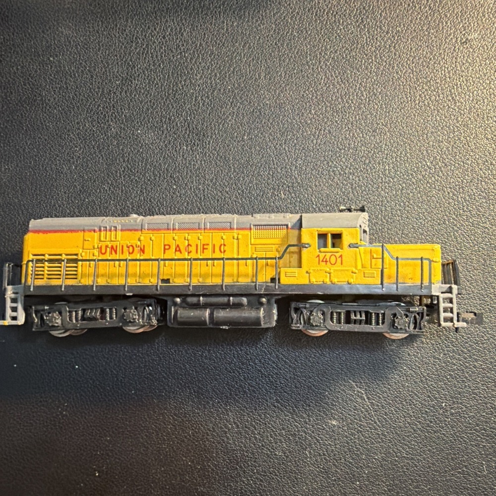 N Scale Atlas 4729 Union Pacific EMD GP30 Diesel Locomotive UP #1401!